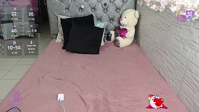 Snapshot of EmilyCoy_ chatting on July 8, 11:33 am EmilyCoy online show from July 8, 11:33 am