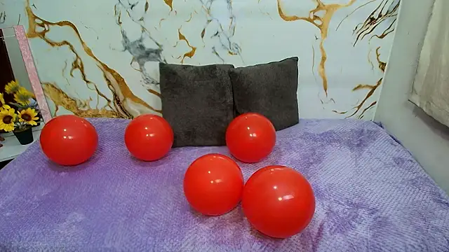 Snapshot of EmilyCoy_ chatting on February 15, 3:29 am EmilyCoy online show from February 15, 3:29 am