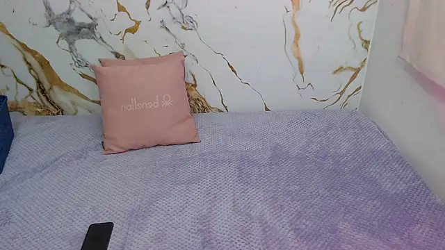 Snapshot of EmilyCoy_ chatting on February 10, 4:22 am EmilyCoy online show from February 10, 4:22 am