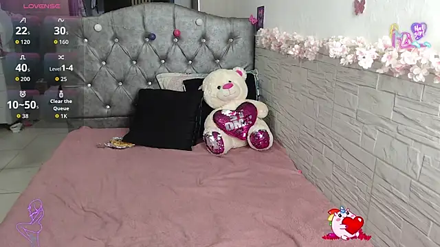 Snapshot of EmilyCoy_ chatting on July 17, 8:22 am EmilyCoy online show from July 17, 8:22 am