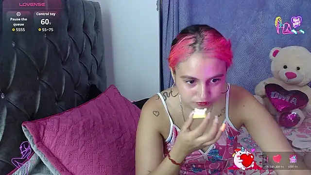 EmilyCoy  online show from March 12, 1:04 pm