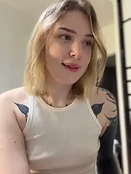 Snapshot of elliss_ chatting on October 24, 3:11 pm elliss  online show from October 24, 3:11 pm