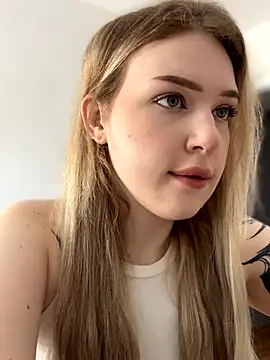 Snapshot of elliss_ chatting on October 2, 6:39 am elliss  online show from October 2, 6:39 am