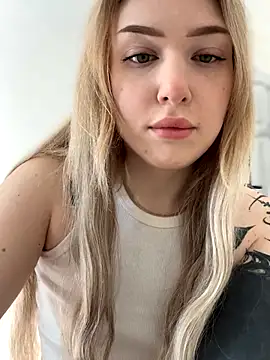 Snapshot of elliss_ chatting on September 30, 7:14 am elliss  online show from September 30, 7:14 am