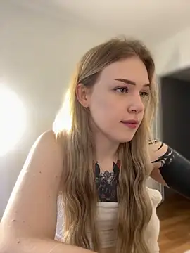 Snapshot of elliss_ chatting on September 9, 5:50 am elliss  online show from September 9, 5:50 am