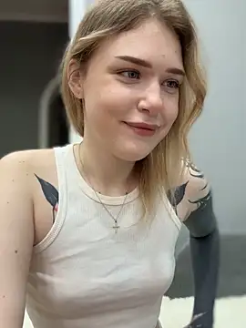 Snapshot of elliss_ chatting on October 11, 7:42 am elliss  online show from October 11, 7:42 am