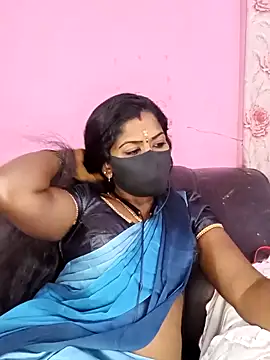 Snapshot of tamilammukuttyy chatting on October 24, 5:17 am tamilammukuttyy online show from October 24, 5:17 am