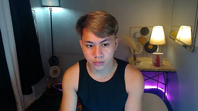 Urfucker drei online show from September 24, 8:10 am