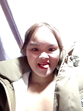 xinhxinhcute online show from December 4, 12:04 pm