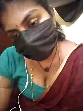 Snapshot of Nithiila chatting on March 3, 10:44 am Nithiila online show from March 3, 10:44 am