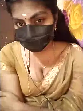 Snapshot of Nithiila chatting on December 19, 5:32 am Nithiila online show from December 19, 5:32 am