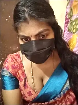 Snapshot of Nithiila chatting on December 15, 5:02 am Nithiila online show from December 15, 5:02 am