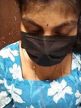 Snapshot of Nithiila chatting on October 1, 11:36 am Nithiila online show from October 1, 11:36 am