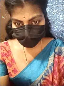 Snapshot of Nithiila chatting on November 1, 5:03 am Nithiila online show from November 1, 5:03 am