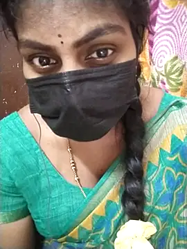 Snapshot of Nithiila chatting on November 7, 6:18 am Nithiila online show from November 7, 6:18 am