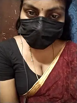 Snapshot of Nithiila chatting on November 18, 5:44 am Nithiila online show from November 18, 5:44 am