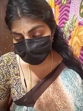 Snapshot of Nithiila chatting on December 3, 8:25 am Nithiila online show from December 3, 8:25 am