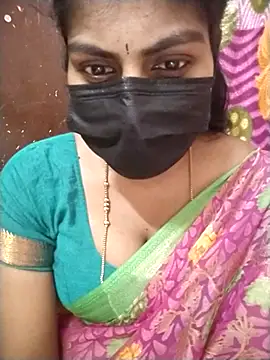 Snapshot of Nithiila chatting on November 13, 5:44 am Nithiila online show from November 13, 5:44 am