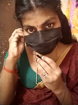 Snapshot of Nithiila chatting on December 18, 4:44 pm Nithiila online show from December 18, 4:44 pm