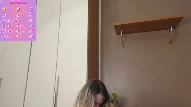 ScarletVerdi online show from December 1, 8:48 am