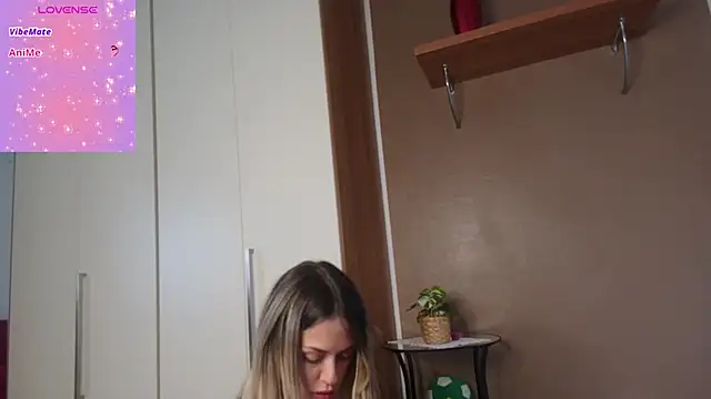 ScarletVerdi online show from November 19, 8:47 am