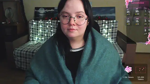 EmillyBones online show from December 19, 7:38 pm