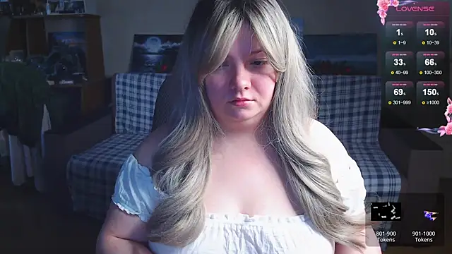 EmillyBones online show from December 14, 11:16 am