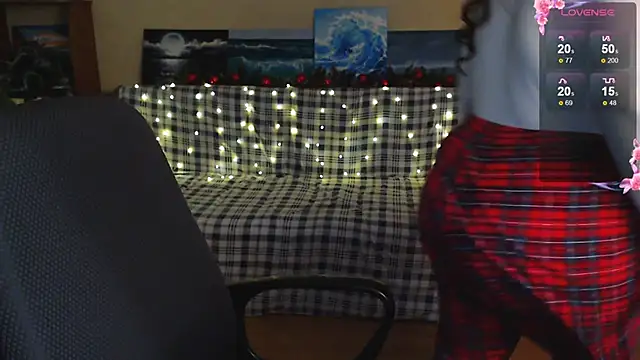 EmillyBones online show from December 15, 2:23 pm