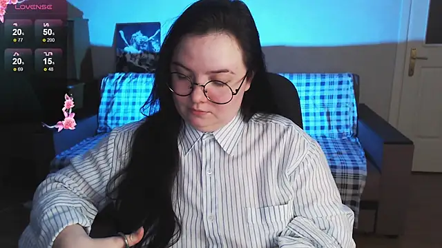 EmillyBones online show from April 4, 5:19 pm