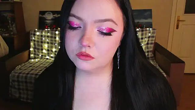 EmillyBones online show from December 3, 5:34 pm