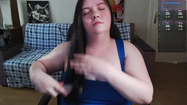 Snapshot of EmillyBones chatting on May 24, 3:34 pm EmillyBones online show from May 24, 3:34 pm