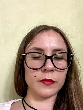 SophieDesire online show from September 18, 8:50 am