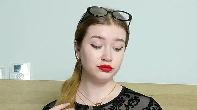 Snapshot of Rebecca_Lace chatting on September 15, 1:33 pm Rebecca Lace online show from September 15, 1:33 pm
