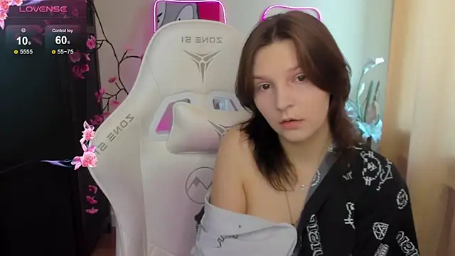 Snapshot of AudreyyKim chatting on June 12, 8:23 am AudreyyKim online show from June 12, 8:23 am