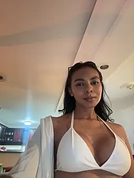 Snapshot of GiorgiaLuxee chatting on November 28, 10:54 pm GiorgiaLuxee online show from November 28, 10:54 pm