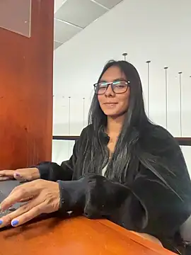 Snapshot of GiorgiaLuxee chatting on November 12, 8:56 pm GiorgiaLuxee online show from November 12, 8:56 pm