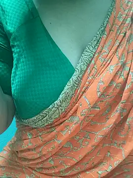 Snapshot of desi_boudi87 chatting on September 17, 10:06 am desi boudi87 online show from September 17, 10:06 am