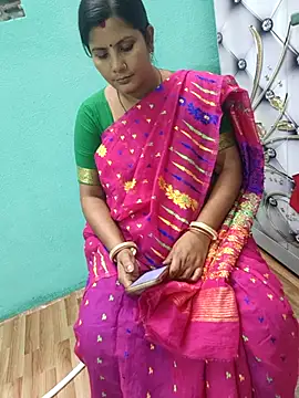 Snapshot of desi_boudi87 chatting on October 12, 12:28 pm desi boudi87 online show from October 12, 12:28 pm