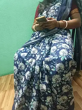 Snapshot of desi_boudi87 chatting on October 21, 12:26 pm desi boudi87 online show from October 21, 12:26 pm