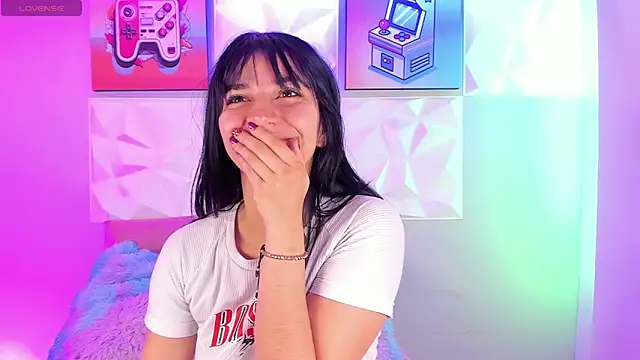 LindaWz  online show from September 19, 6:06 am