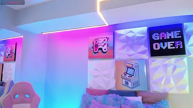 LindaWz  online show from December 5, 4:11 am