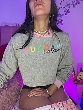 LindaWz  online show from June 1, 8:14 am
