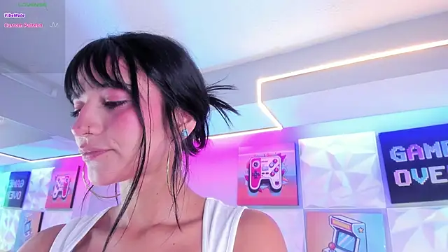 LindaWz  online show from December 4, 5:39 am