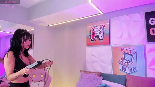 LindaWz  online show from November 23, 4:55 am