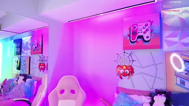 LindaWz  online show from October 31, 6:32 am