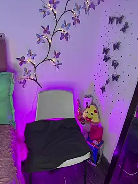 LindaWz  online show from April 10, 3:46 am