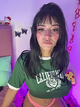 LindaWz  online show from April 4, 8:10 am