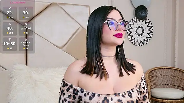 Catalina-Malave online show from November 5, 11:41 pm