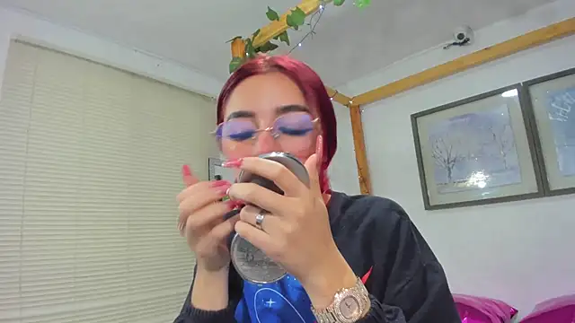 Snapshot of Vaiiolett_ chatting on September 11, 1:22 pm Vaiiolett online show from September 11, 1:22 pm