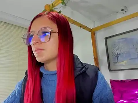 Snapshot of Vaiiolett_ chatting on November 28, 12:38 pm Vaiiolett online show from November 28, 12:38 pm